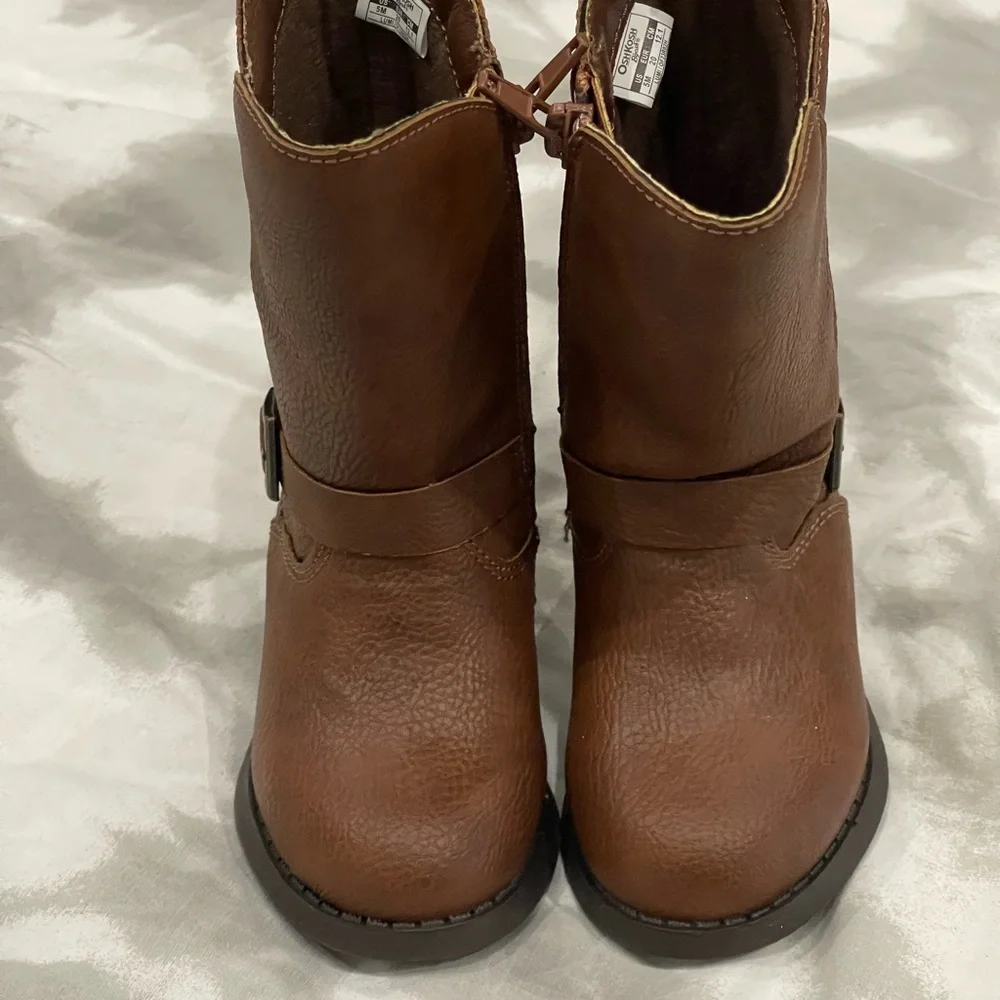 Oshkosh B’Gosh 5 Brown Boots with Buckle and‎ Side Zip